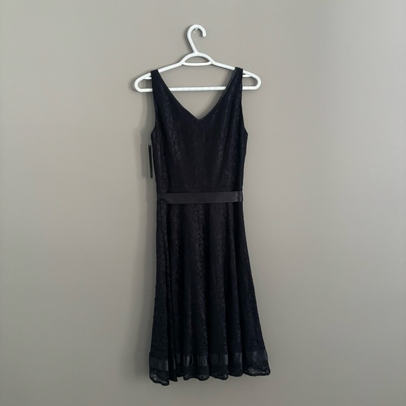 NWT Studio Tahari-Levine Co. Size 6 Navy Lace Dress - Picture 7 of 16
